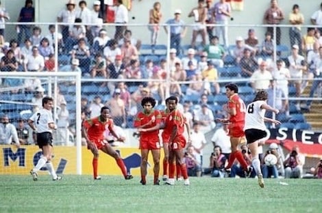 "فلاش مونديال " خطأ في الحائط البشري يلقي بالمغرب خارج مونديال 86