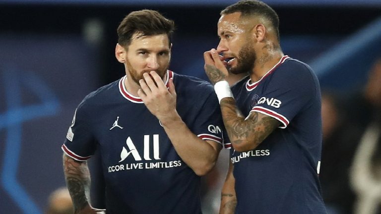 تشافي: أحلم بتدريب ميسي ومبابي ونيمار