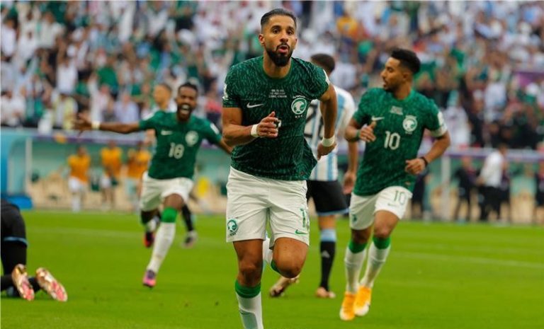 رونار يقود السعودية للإطاحة بالأرجنتين في أولى مفاجأت المونديال