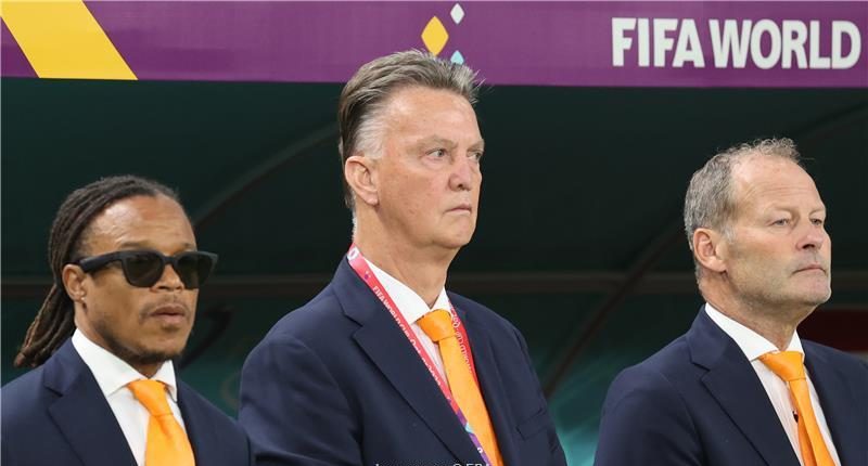 فان جال يكشف أسباب تعادل هولندا أمام إكوادور في كأس العالم