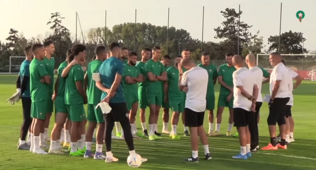 لاعبو المنتخب الوطني يخوضون حصتهم التدريبية الأولى في قطر