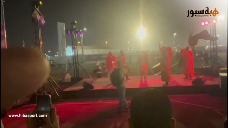 الاغنية العيساوية المغربية تطرب مسامع المشجعين خارج ملاعب المونديال