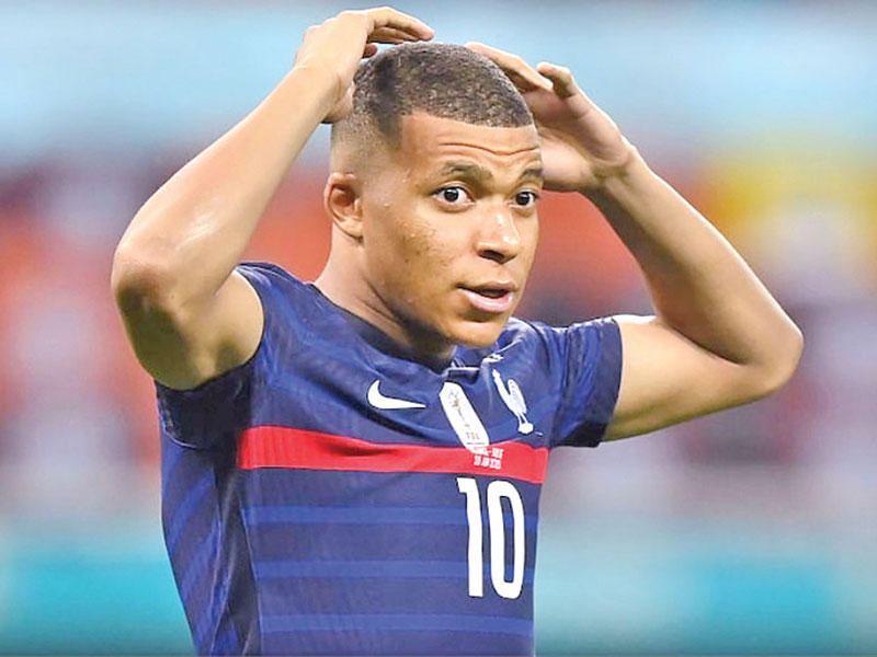 المدير الفني لمنتخب الأرجنتين يدافع عن مبابي