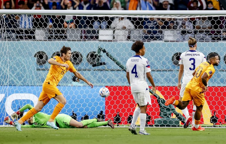 هولندا تفوز على أمريكا وتتأهل إلى ربع نهائي كأس العالم