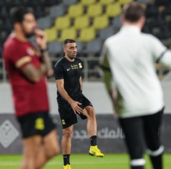 حمد الله يشارك في تداريب اتحاد جدة السعودي