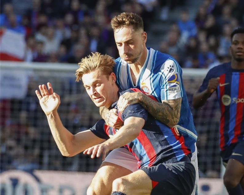 برشلونة يسقط في فخ التعادل امام اسبانيول