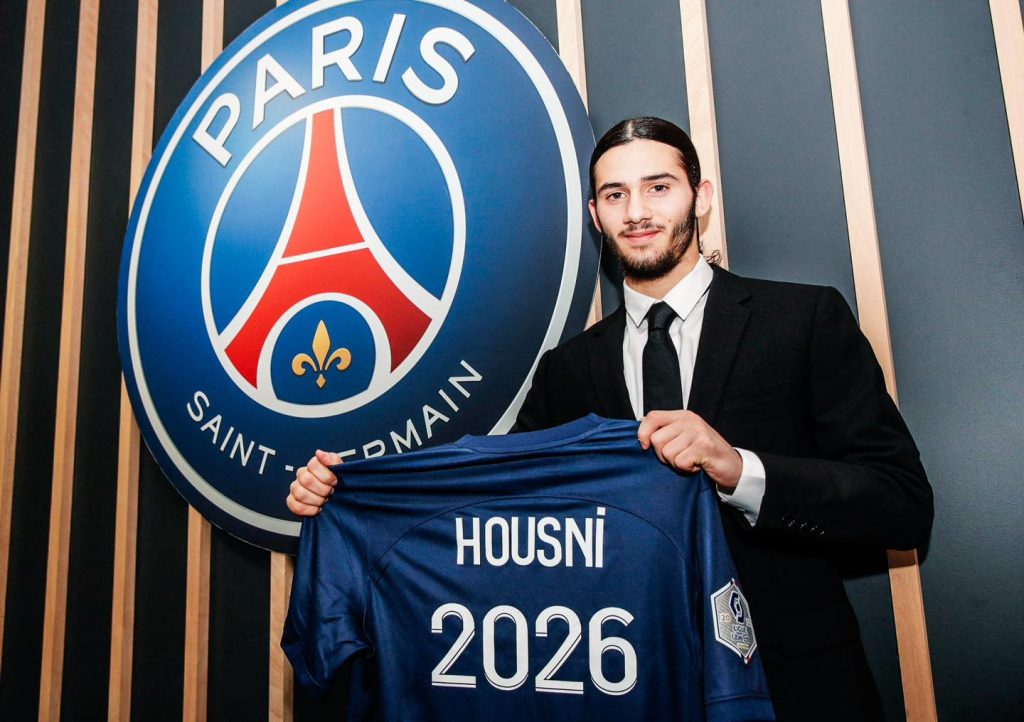 المغربي إلياس حسني يوقع أول عقد احترافي له مع باريس سان جيرمان