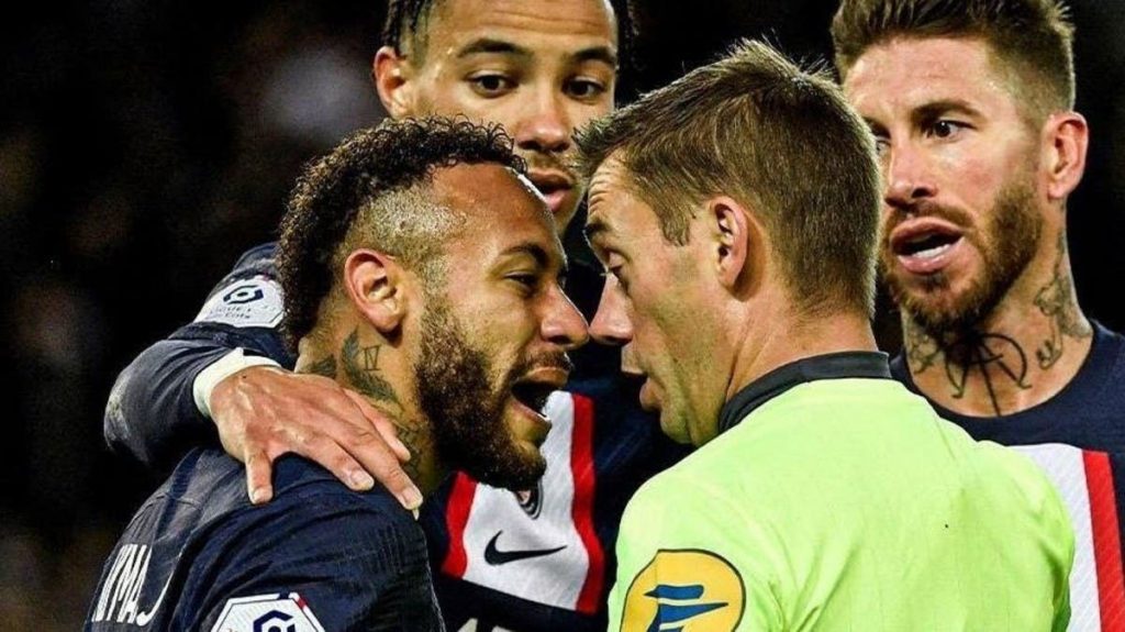 نيمار يعود لهوايته السيئة