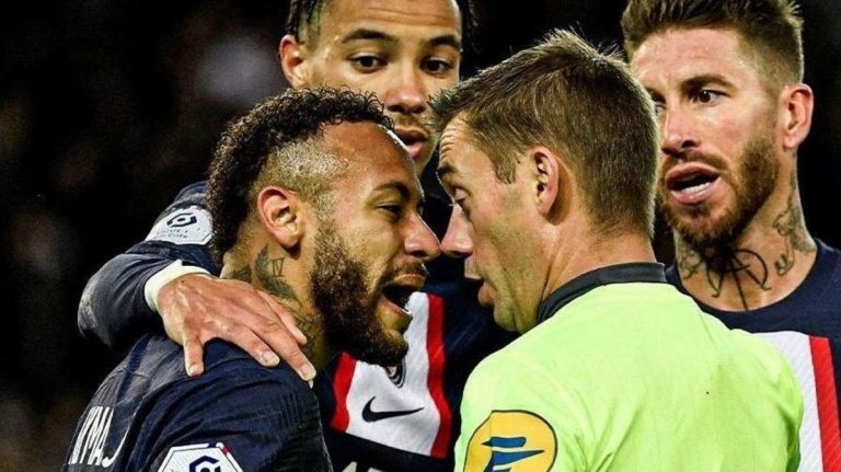 نيمار يعود لهوايته السيئة