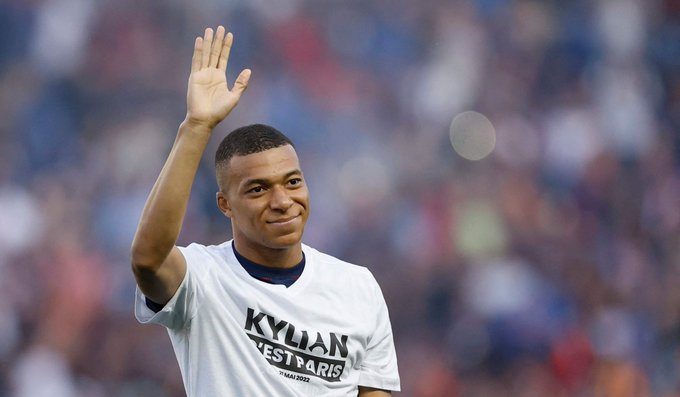 باريس سان جيرمان يتصدى لرغبة مبابي في الرحيل