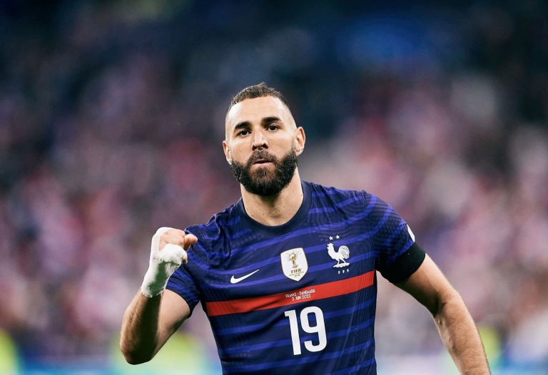 بنزيما يرفض مرافقة ماكرون إلى قطر لحضور نهائي المونديال