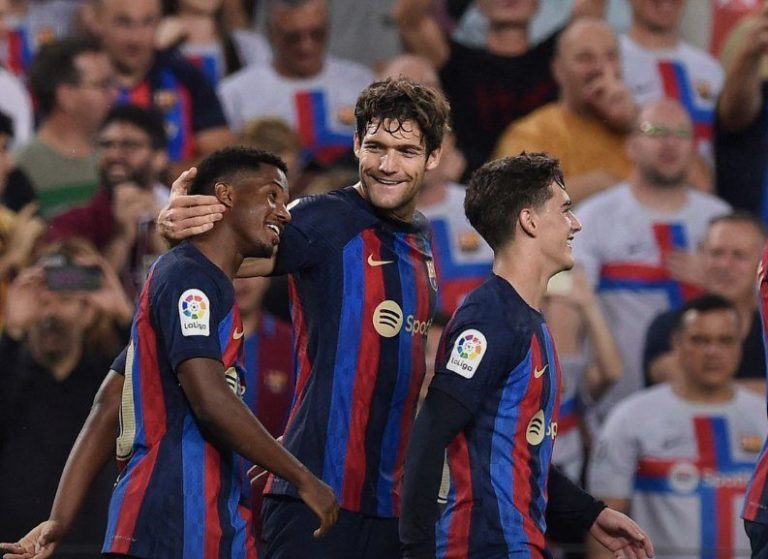 برشلونة يقرر تجديد عقد ماركوس ألونسو