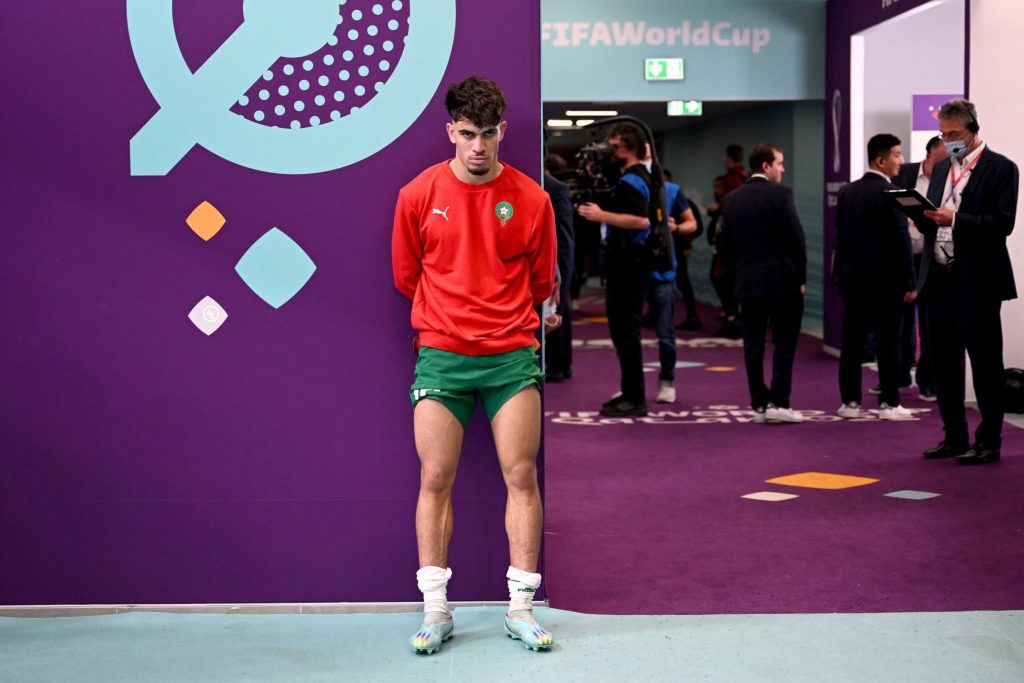 الزلزولي يظهر في صورة مؤثرة وهو في قمة الحزن بعد الخسارة أمام فرنسا