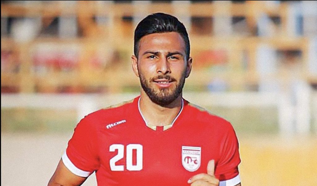 الحكم بالإعدام على لاعب إيراني بعد مشاركته في مظاهرة ضد ممارسات الحكومة الإيرانية