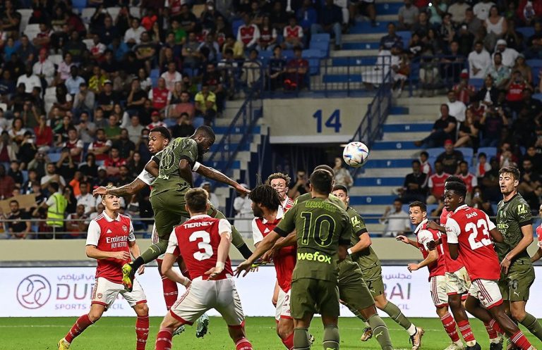 أرسنال يفوز على ميلان ويتوج بكأس سوبر دبي الودية