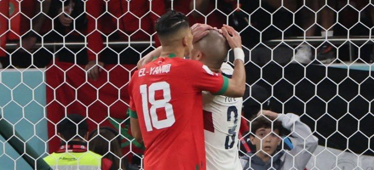 بالفيديو.. الياميق يقبل رأس بيبي بعدما ضيع فرصة خطيرة أمام مرمى ياسين بونو