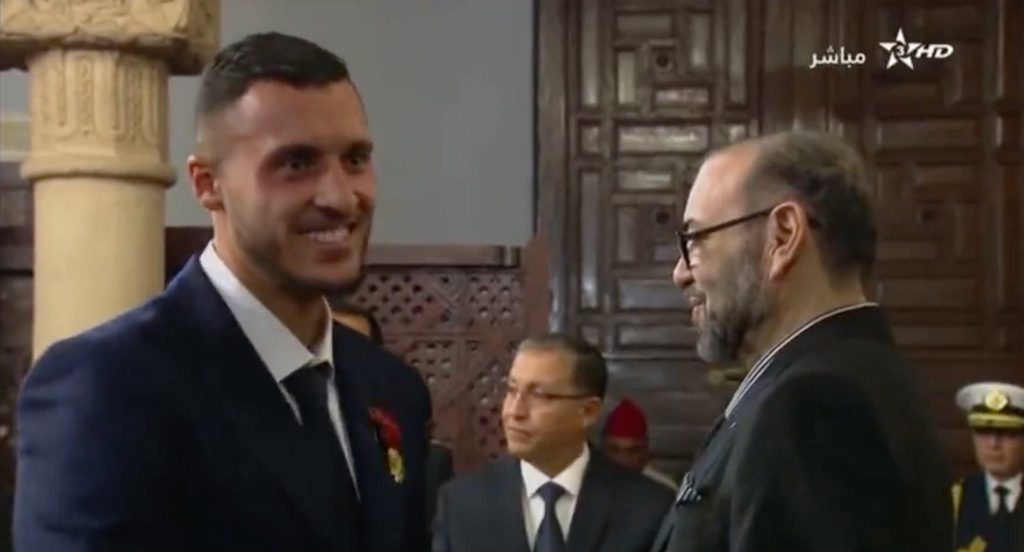 قصة حزينة.. أملاح فقد والدته وهو صغير وظهر وحيدا في حفل استقبال بعثة المنتخب الوطني