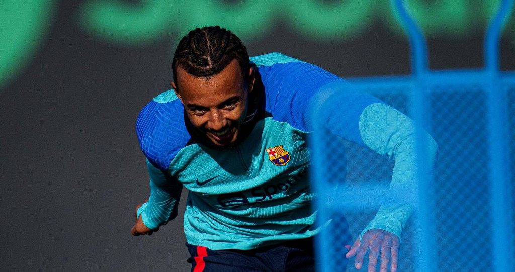 برشلونة يتدرب بصفوف مكتملة استعدادا لمواجهة إسبانيول