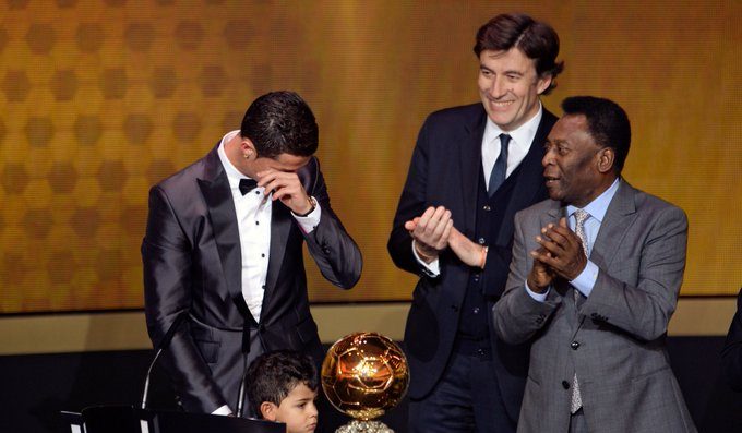 نجوم الكرة ينعون وفاة الأسطورة بيليه