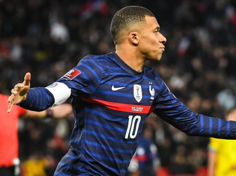 بيليه يهنئ مبابي على كسر رقمه