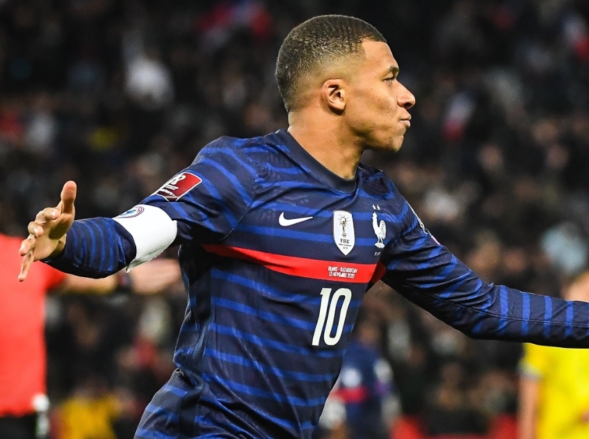 بيليه يهنئ مبابي على كسر رقمه