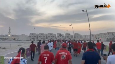 بالفيديو : على صوت أدان المغرب الجمهور المغربي يتوجه للملعب لتشجيع المنتخب