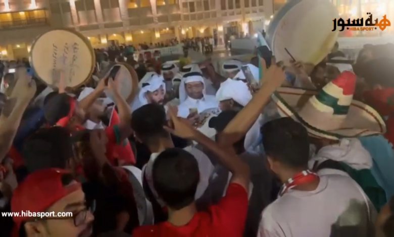 الجماهير المغربية تحتفل في سوق واقف بتأهل الأسود إلى ثمن نهائي المونديال