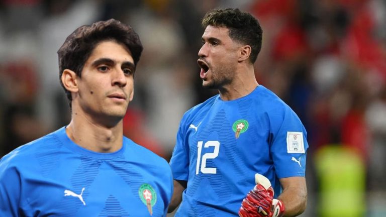 المحمدي يشيد بزميله بونو.. ويؤكد :"إنه يستحق جائزة أفضل حارس في المونديال"