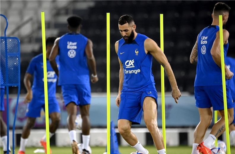 تقرير : ثنائي فرنسا وراء استبعاد بنزيما من المونديال