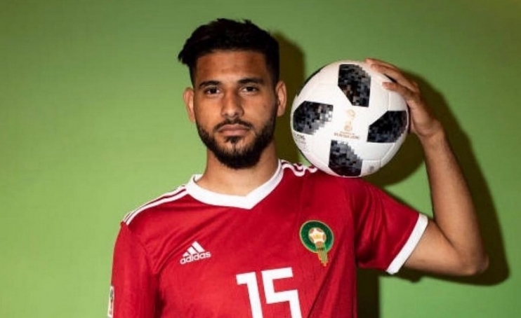 أيت بناصر يقترب من الانتقال إلى الدوري الإنجليزي