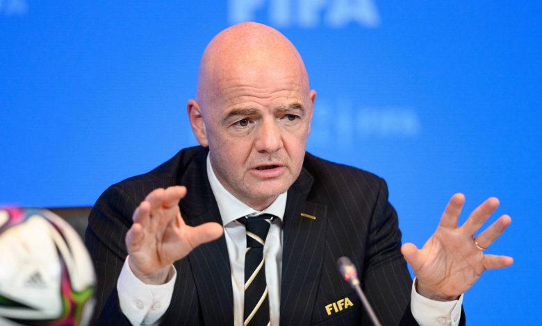 رئيس الفيفا يخطط لتغيير موعد إقامة كأس العالم