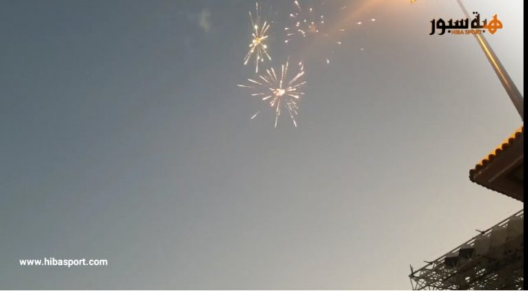 سماء الرباط تتزين بالشهب الاصطناعية احتفالا بمرور موكب أسود الأطلس