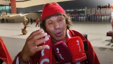 بالفيديو : قيدوم المشجعين المغاربة الضلمي فرحان رغم اقصاء الاسود امام فرنسا