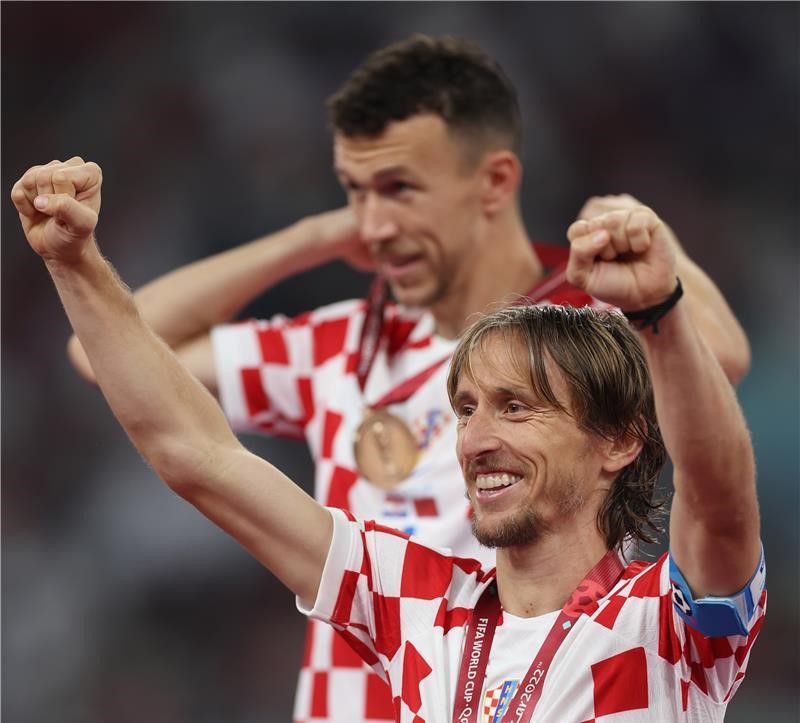 مودريتش ينصح ريال مدريد بضم زميله في المنتخب