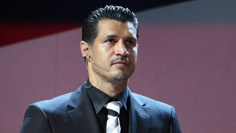 السلطات الإيرانية تحتجز زوجة وإبنة النجم الشهير علي دائي