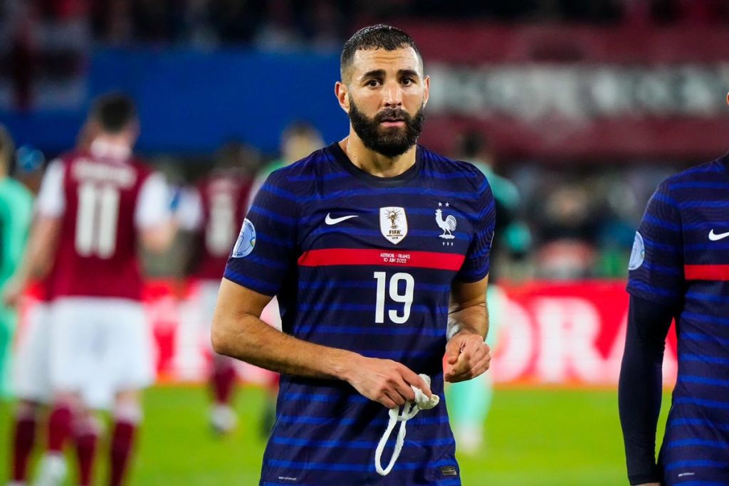بنزيما يعتزل اللعب دوليا مع منتخب فرنسا