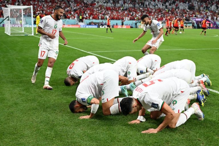 اونز مونديال الفرنسية تختار 3 لاعبين مغاربة في التشكيلة المثالية لدور مجموعات كأس العالم