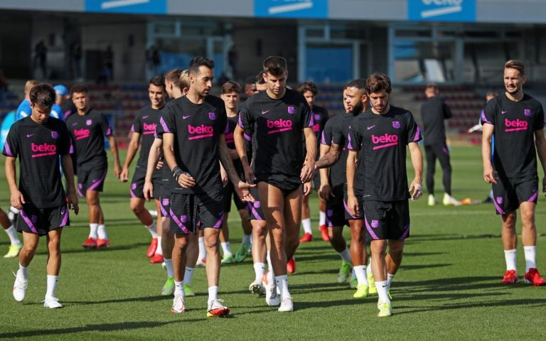 استفتاء.. جمهور برشلونة يرغب في رحيل سيرجي روبيرتو عن الفريق