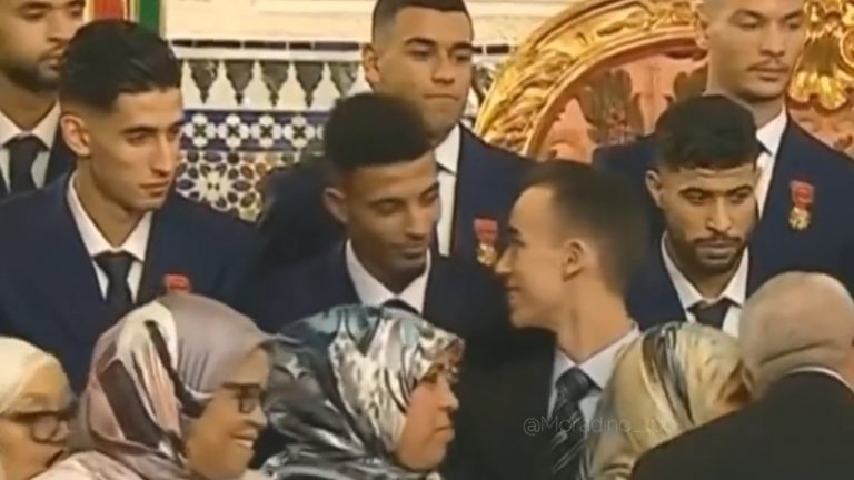 بالفيديو.. لقطة طريفة بين ولي العهد مولاي الحسن وعز الدين أوناحي في حفل استقبال أسود الأطلس