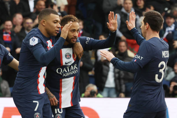 باريس سان جيرمان يحقق فوزا مثيرا أمام ليل في الدوري الفرنسي
