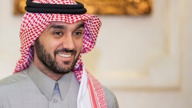 وزير الرياضة السعودي يضع شرطا قبل التعاقد مع ميسي وبنزيما