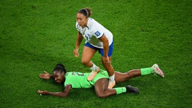 "فيفا" يعاقب نجمة إنجلترا بعد طردها أمام نيجيريا