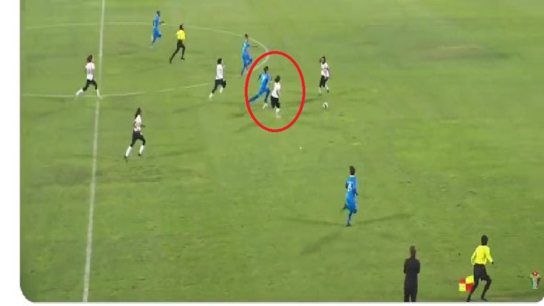 بالفيديو.. لاعبة عراقية تسجل هدفا على طريقة "مارادونا" في بطولة السيدات