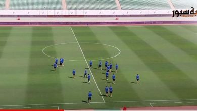 (فيديو) لاعبو حسنية أكادير يتفقدون ارضية الملعب قبل بداية مباراتهم ضد المغرب التطواني
