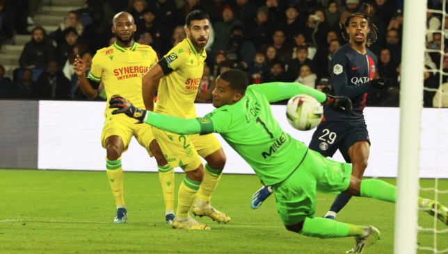 باريس سان جيرمان يفوز بصعوبة على نانت في الدوري