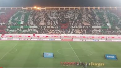 الجماهير تبدع بتيفو رائع في المباراة الودية للمنتخب الوطني المغربي ضد أنغولا