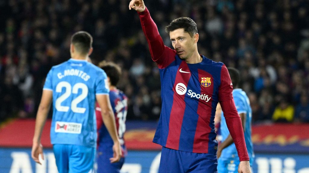 أتلتيكو مدريد يخطط لخطف ليفاندوفسكي من برشلونة