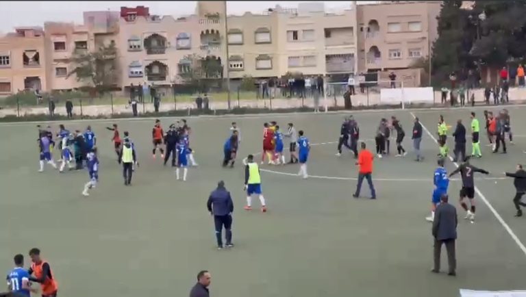 لاعبو أمل العروي يتعرضون للضرب من طرف لاعبي وداد صفرو