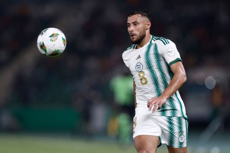 الجزائري يوسف بلايلي يقتحم عالم الغناء