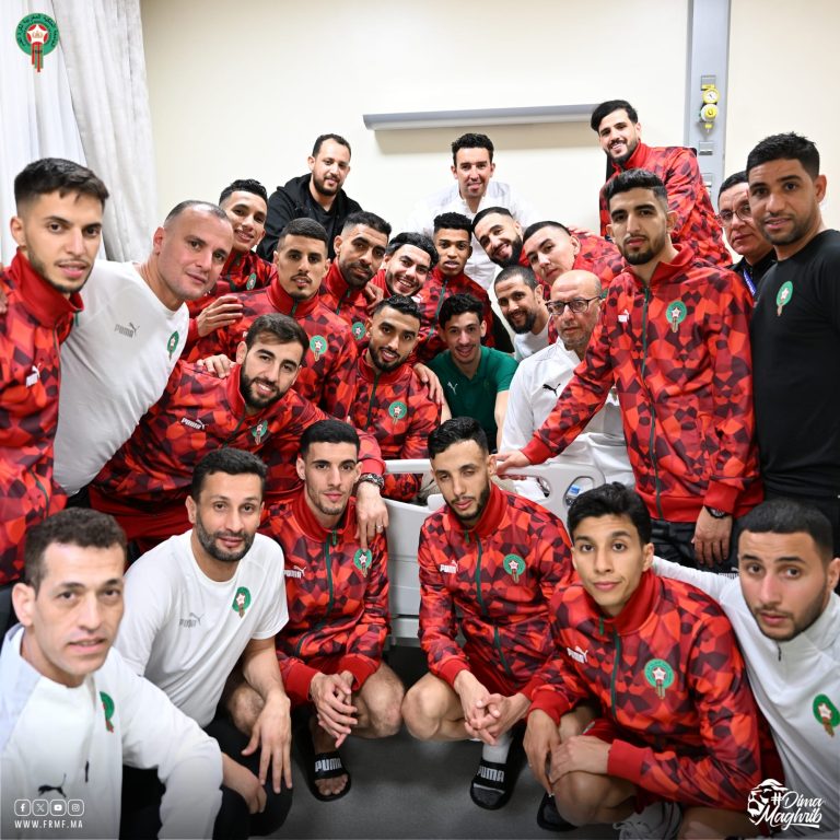 لاعبو منتخب الفوتصال يزورون جواد في المستشفى